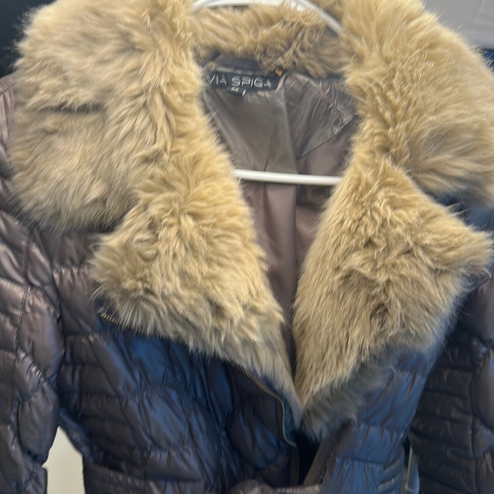 This is an amazing via Spiga fantastic lightweight coat